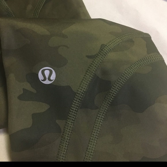 Retired Lululemon Savasana Camo size 4/2 - Picture 6 of 7